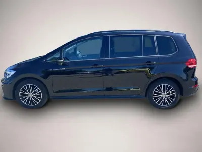 Gebraucht VW Touran Highline 150 PS (110 kW) 2023 Manufacturer Van / Kleinbus