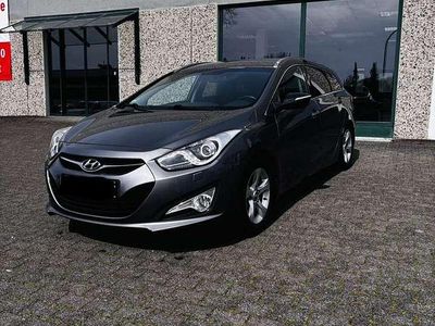 Usata Hyundai i40 Premium 136 CV (100 kW) 2013 Grigio Station wagon