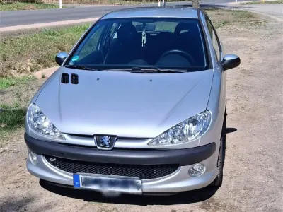 Używany Peugeot 206 75 KM (55 kW) 2008 Srebrny Hatchback