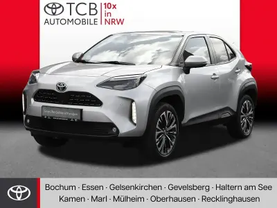 Gebraucht Toyota Yaris Elegant 116 PS (85 kW) 2022 Shimmering silver metallic Kleinwagen