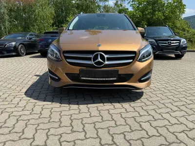 Gebraucht Mercedes B200 136 PS (100 kW) 2017 Canyonbeige Kleinwagen