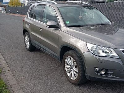 Gebraucht VW Tiguan Team 140 PS (102 kW) 2010 Grau SUV