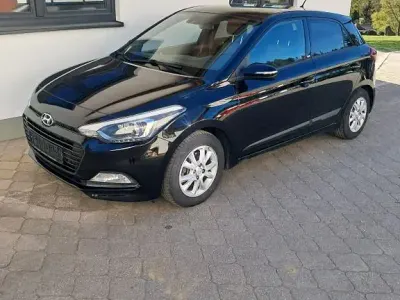 Gebraucht Hyundai i20 Passion 101 PS (74 kW) 2017 Schwarz Limousine