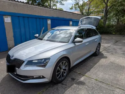 Gebraucht Skoda Superb LAURIN & KLEMENT 150 PS (110 kW) 2017 Silber Kombi