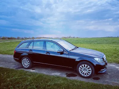 Gebraucht Mercedes C180 Elegance 156 PS (114 kW) 2013 Schwarz Limousine