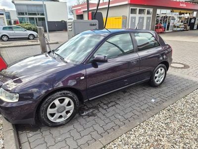 Usata Audi A3 Attraction 102 CV (75 kW) 2001 Viola Utilitaria