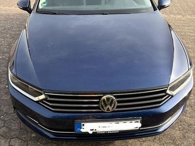 Gebraucht VW Passat Comfortline 120 PS (88 kW) 2018 Blau Kombi