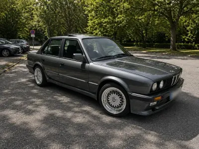 Gebraucht BMW 325 170 PS (125 kW) 1987 Grau Limousine
