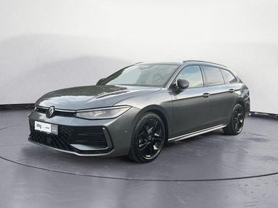 Gebraucht VW Passat R-line 150 PS (110 kW) 2025 Grau Kombi