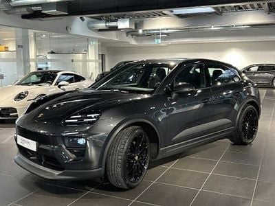 Grau Gebraucht 2025 Porsche Macan 4 Electric SUV | 78.900 € (Superpreis)