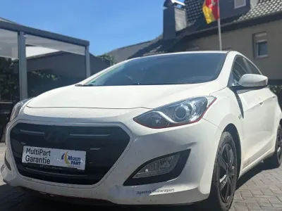 Gebraucht Hyundai i30 Classic 110 PS (80 kW) 2016 Weiß Limousine