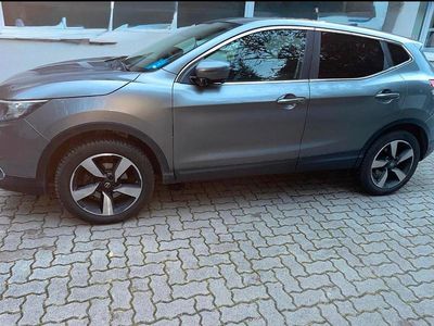 Grau Gebraucht 2016 Nissan Qashqai SUV | 10.300 € (Fairer Preis)
