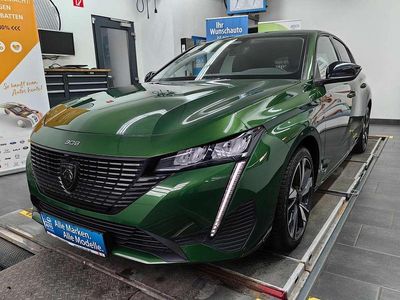 Gebraucht Peugeot 308 Allure 131 PS (96 kW) 2022 Lackierung olivgrün/typ aussen Limousine