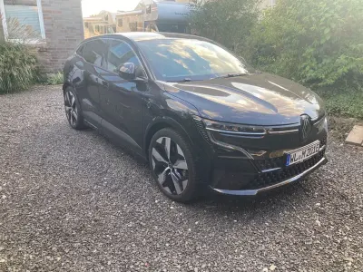 Gebraucht Renault Megane E-Tech Komfort 160 kW (218 PS) 2022 Schwarz Limousine