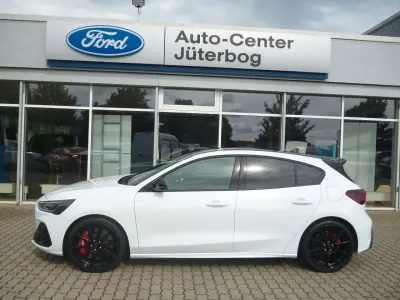 Używany Ford Focus ST 280 KM (205 kW) 2024 Biały Sedan/Limuzyna
