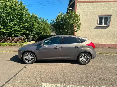 Gebraucht Ford Focus 125 PS (91 kW) 2012 Braun Limousine