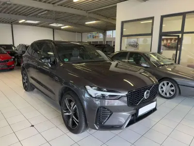 Gebraucht Volvo XC60 R-Design 197 PS (144 kW) 2021 Platinum grey / metallic SUV
