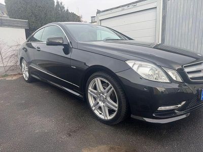 Gebraucht Mercedes E250 Avantgarde 204 PS (150 kW) 2011 Schwarz Coupé