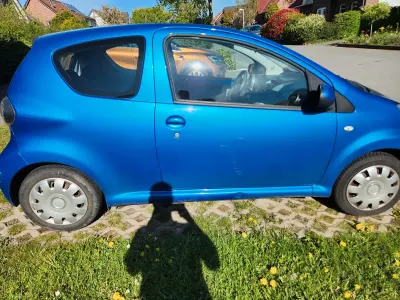 Second-hand Toyota Aygo 68 CP (50 kW) 2010 Albastru Hatchback