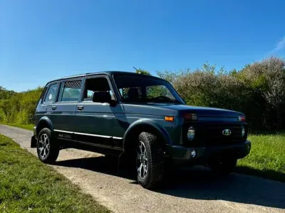 Second-hand Lada niva 83 CP (61 kW) 2021 Gri SUV