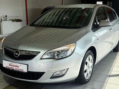 Gebraucht Opel Astra Edition 101 PS (74 kW) 2010 Silber Limousine