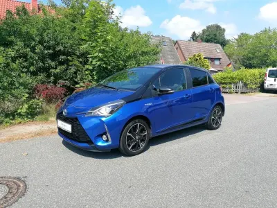 Gebraucht Toyota Yaris Hybrid Style 75 PS (55 kW) 2017 Blau Limousine