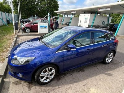 Gebraucht Ford Focus 101 PS (74 kW) 2014 Blau Limousine