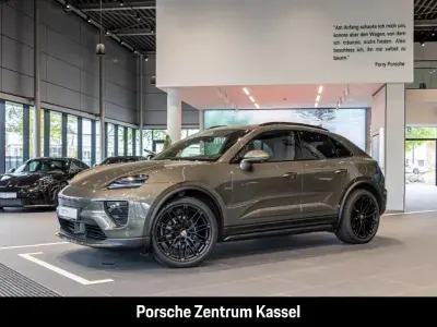 Usata Porsche Macan 4 Electric 300 kW (408 CV) 2025 Verde SUV
