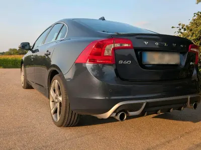 Gebraucht Volvo S60 R-Design 163 PS (119 kW) 2013 Blau Limousine