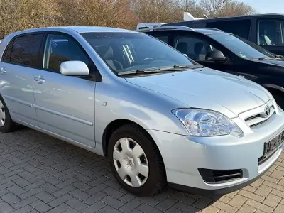 Używany Toyota Corolla Luna 97 KM (71 kW) 2005 Niebieski Sedan/Limuzyna