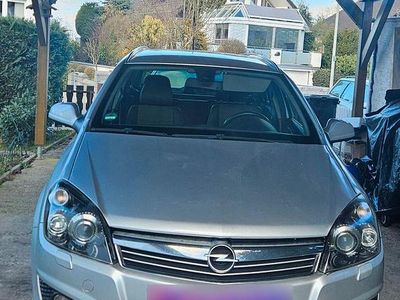 Gebraucht Opel Astra Edition 101 PS (74 kW) 2010 Silber Kombi