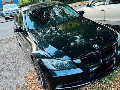 Gebraucht BMW 320 177 PS (130 kW) 2008 Schwarz Limousine