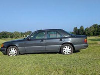 Usata Mercedes E300 178 CV (130 kW) 1992 Nero Berlina