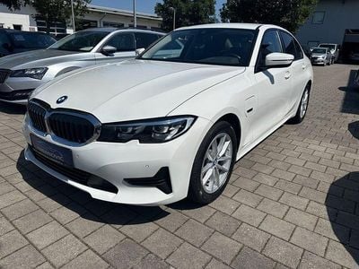 Gebraucht BMW 320e Sport Line 163 PS (119 kW) 2022 Weiß Limousine