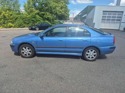 Gebraucht Mitsubishi Carisma 125 PS (91 kW) 2000 Blau Kleinwagen