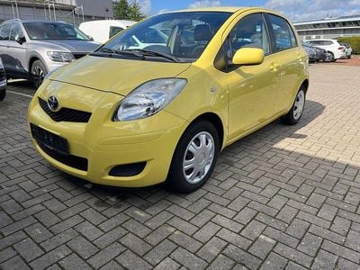 Usata Toyota Yaris 101 CV (74 kW) 2009 Giallo Berlina