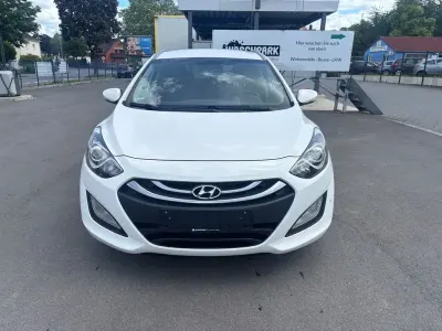 Gebraucht Hyundai i30 Trend 135 PS (99 kW) 2015 Weiß Kombi