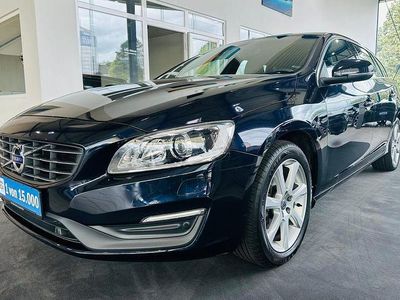 Blau Gebraucht 2018 Volvo V60 Momentum Kombi | 17.980 € (Fairer Preis)