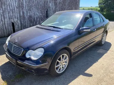 Gebraucht Mercedes C200 Classic 163 PS (119 kW) 2003 Blau Limousine