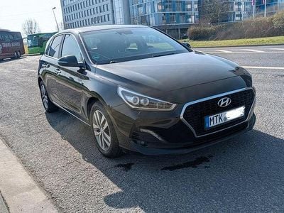 Gebraucht Hyundai i30 Premium 140 PS (102 kW) 2019 Schwarz Limousine