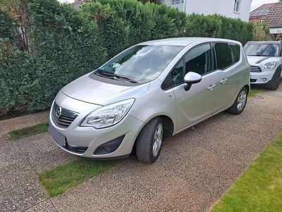 Second-hand Opel Meriva Edition 140 CP (102 kW) 2011 Argintiu Monovolum