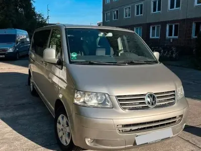 Usata VW Caravelle Comfortline 131 CV (96 kW) 2005 Oro Furgone