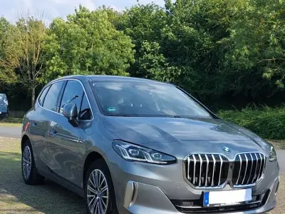 Gebraucht BMW 225 Active Tourer Luxury Line 245 PS (180 kW) 2023 Grau Van / Kleinbus