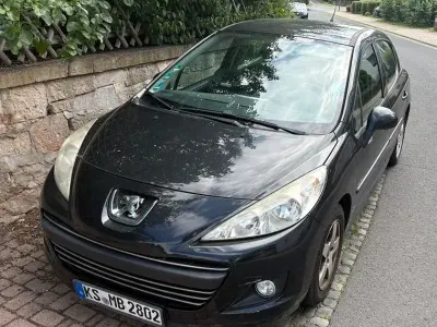 Gebraucht Peugeot 207 95 PS (69 kW) 2011 Schwarz Limousine