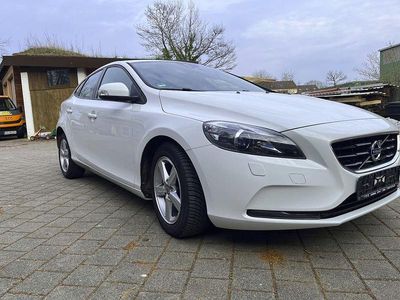 Gebraucht Volvo V40 You! 114 PS (83 kW) 2014 Weiß Limousine