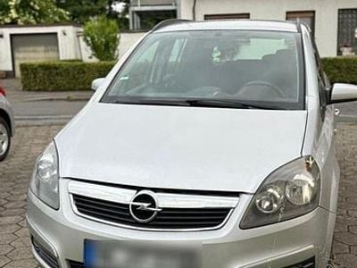 Grau Gebraucht 2005 Opel Zafira Van / Kleinbus | 2.000 €