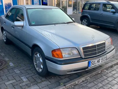 Gebraucht Mercedes C180 122 PS (89 kW) 1993 Silber Limousine