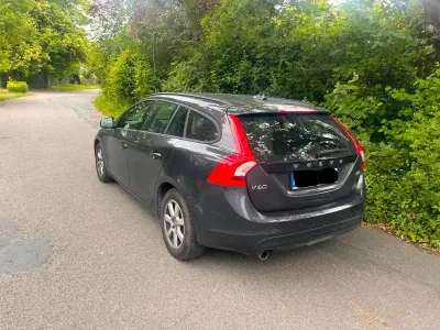 Gebraucht Volvo V60 Business Edition 150 PS (110 kW) 2016 Grau Kombi