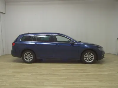Second-hand VW Passat Business 150 CP (110 kW) 2022 Albastru Break