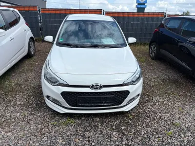 Gebraucht Hyundai i20 Classic 75 PS (55 kW) 2017 Weiß Limousine